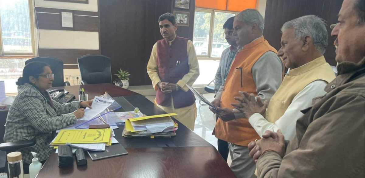 स्वर्णकार संघ का प्रतिनिधिमंडल पुलिस कमिश्नर व डीएम से मिला स्वर्णकार संघ का प्रतिनिधिमंडल पुलिस कमिश्नर व डीएम से मिला